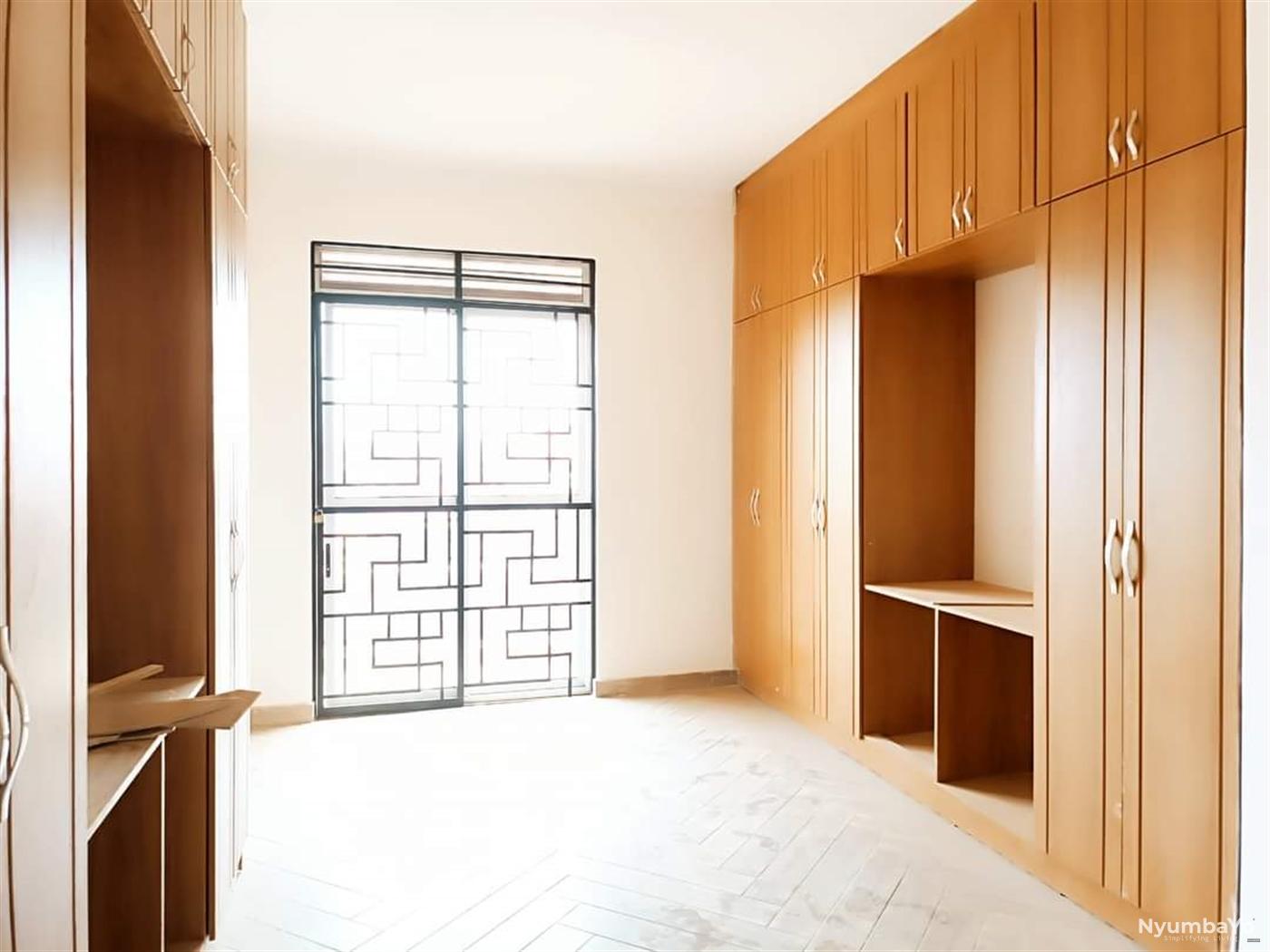 6 bedroom Villa for sale in Kira Wakiso Uganda