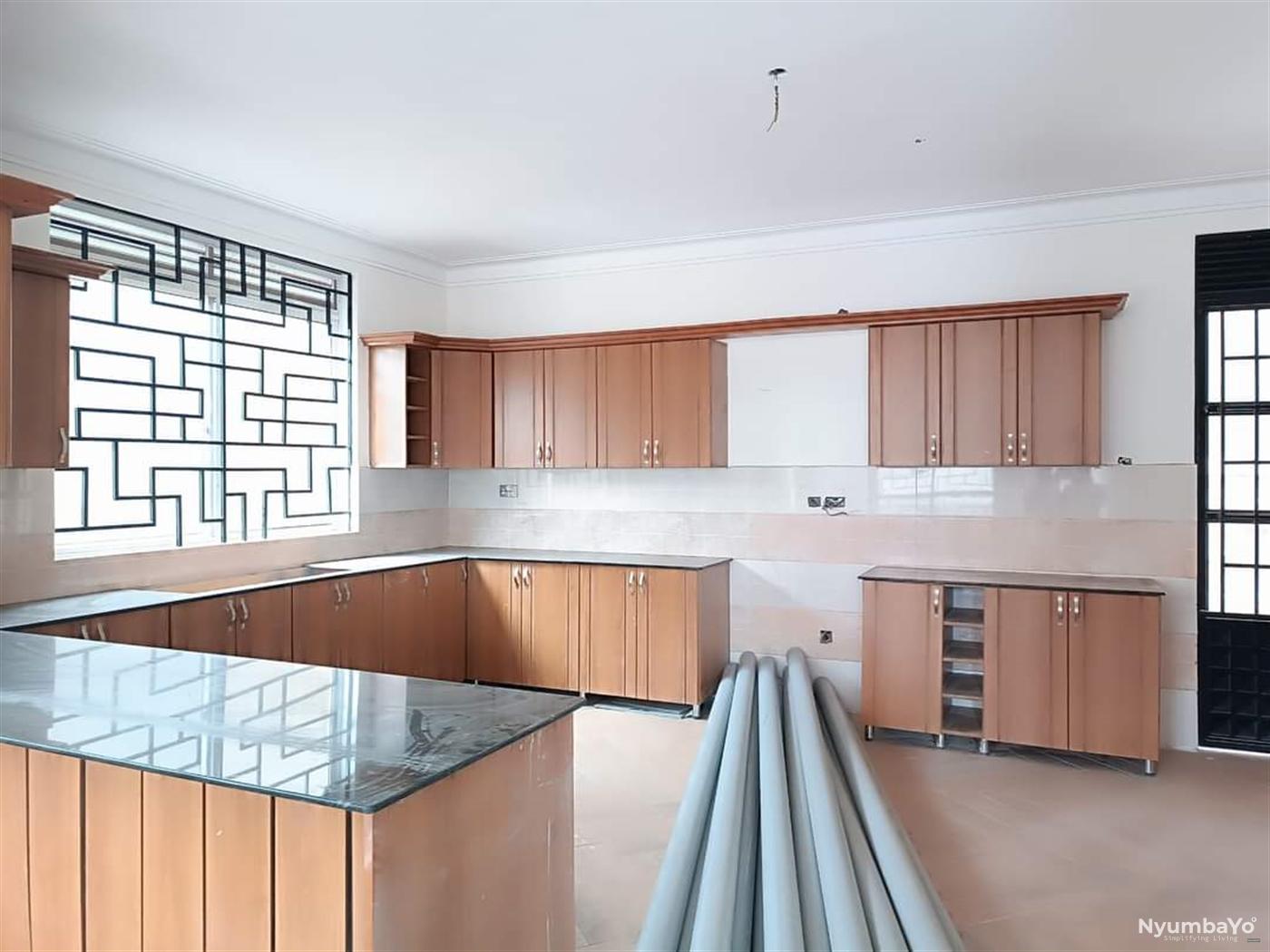 6 bedroom Villa for sale in Kira Wakiso Uganda