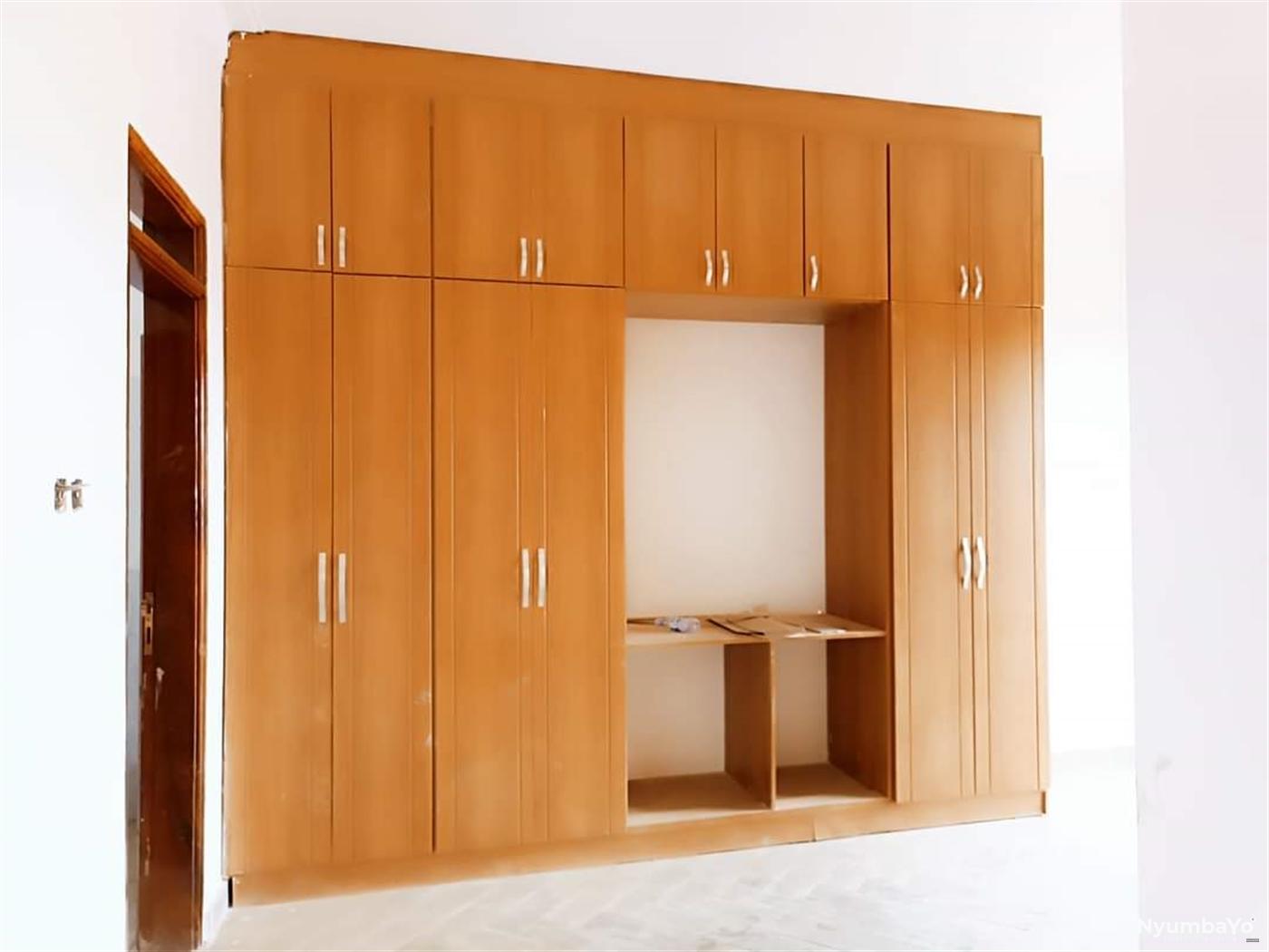 6 bedroom Villa for sale in Kira Wakiso Uganda