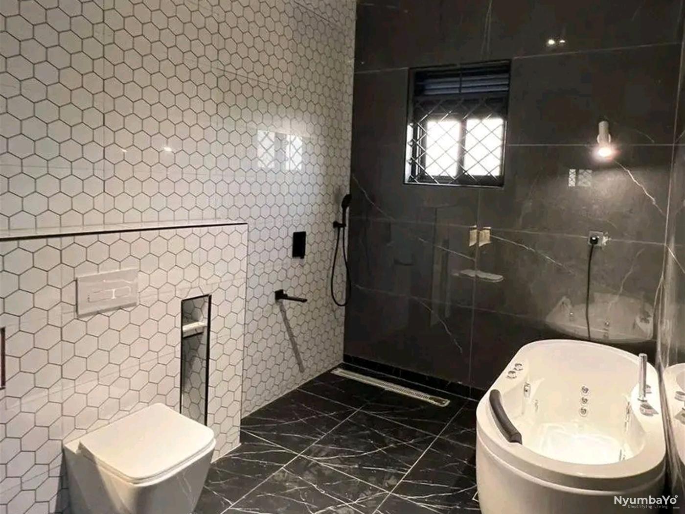 5 bedroom Villa for sale in Kyanja Kampala Uganda