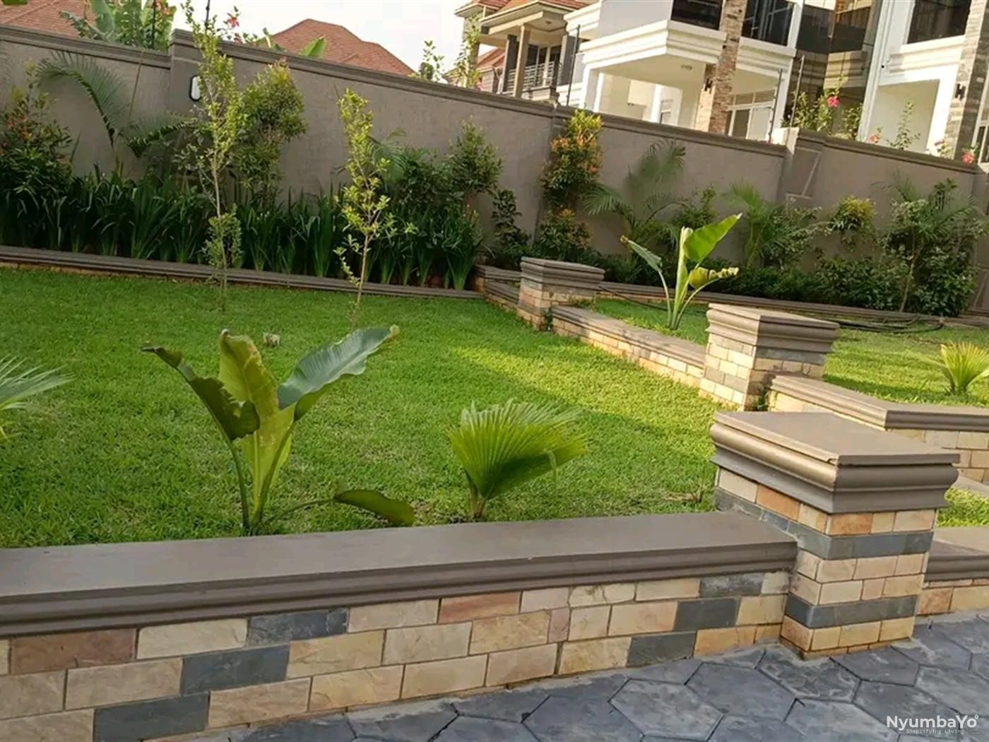 5 bedroom Villa for sale in Kisaasi Kampala Uganda