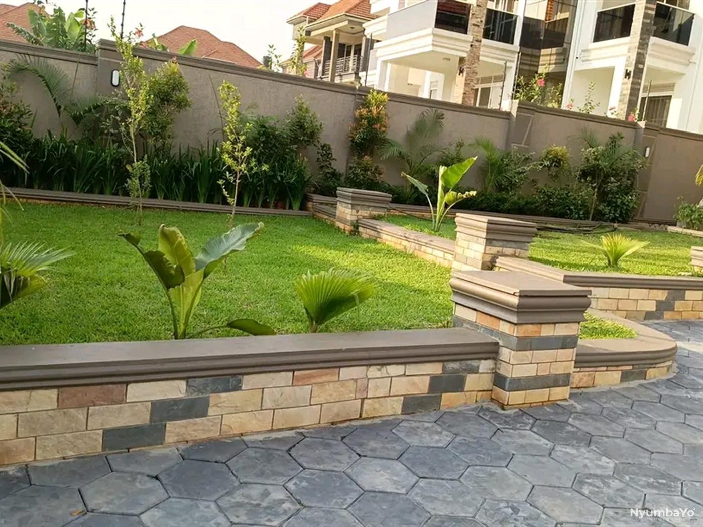 5 bedroom Villa for sale in Kisaasi Kampala Uganda