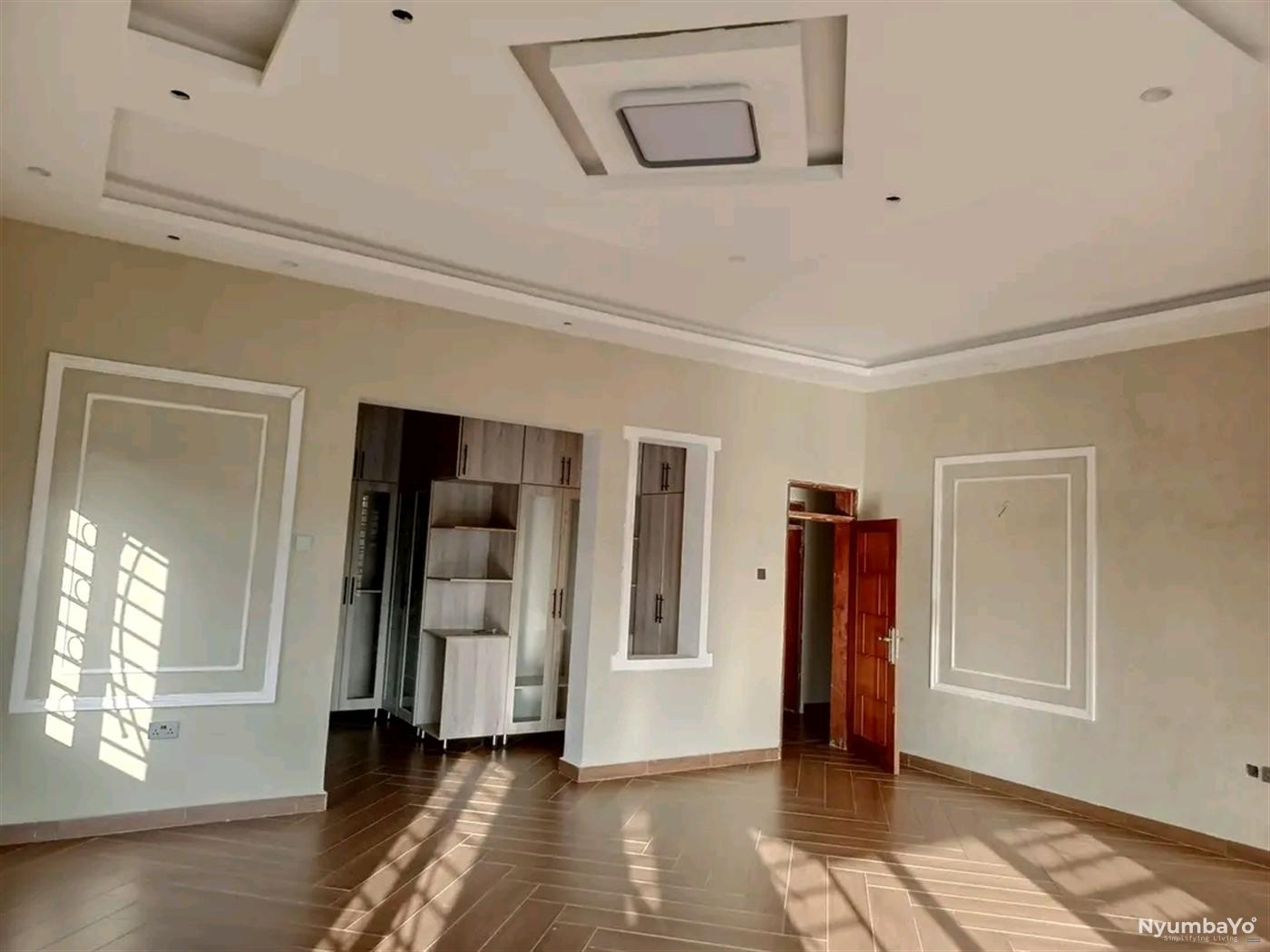 5 bedroom Villa for sale in Kisaasi Kampala Uganda