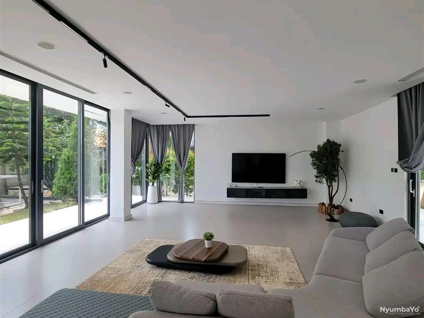 8 bedroom Villa for sale in Munyonyo Kampala Uganda