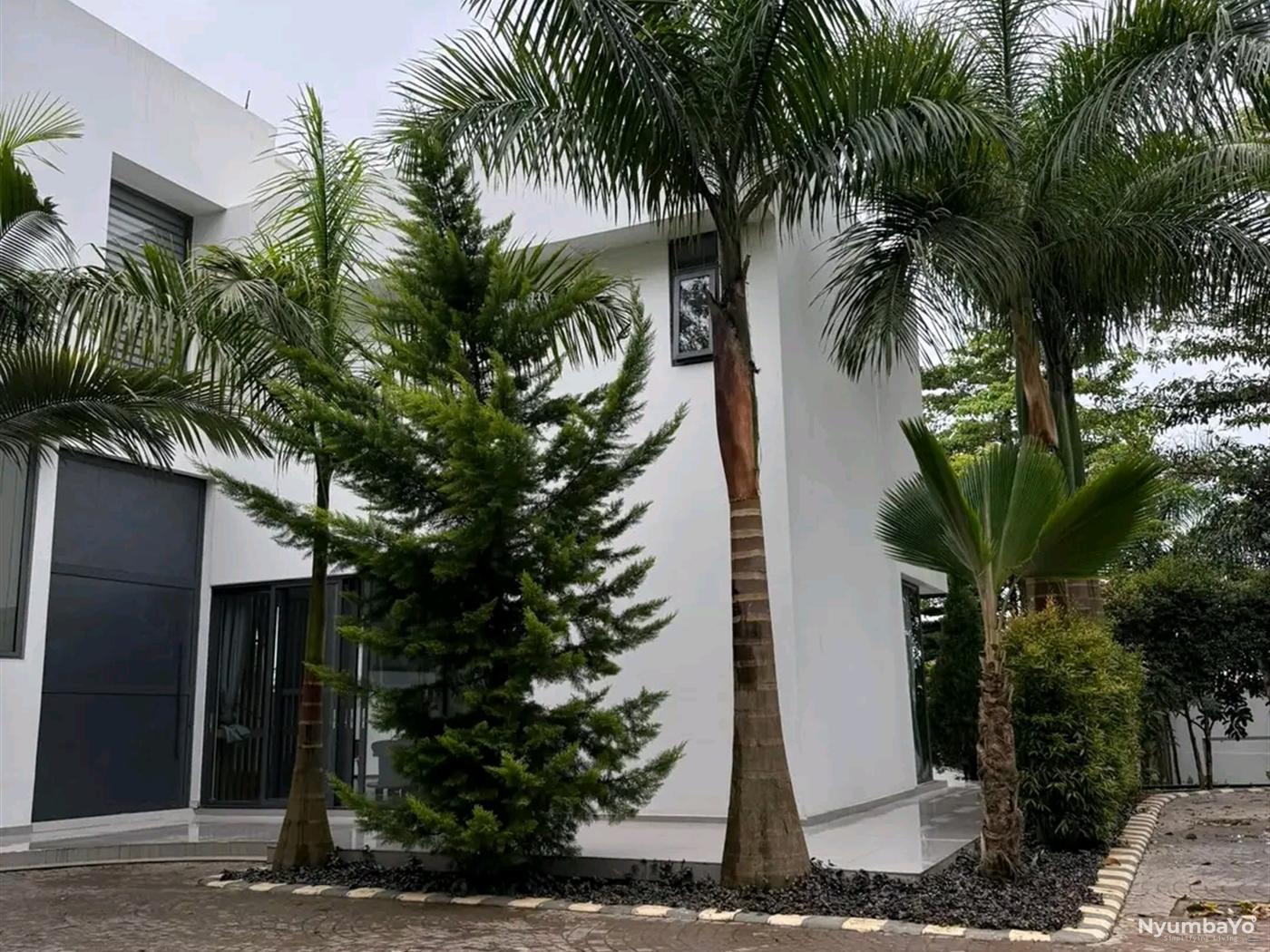 8 bedroom Villa for sale in Munyonyo Kampala Uganda